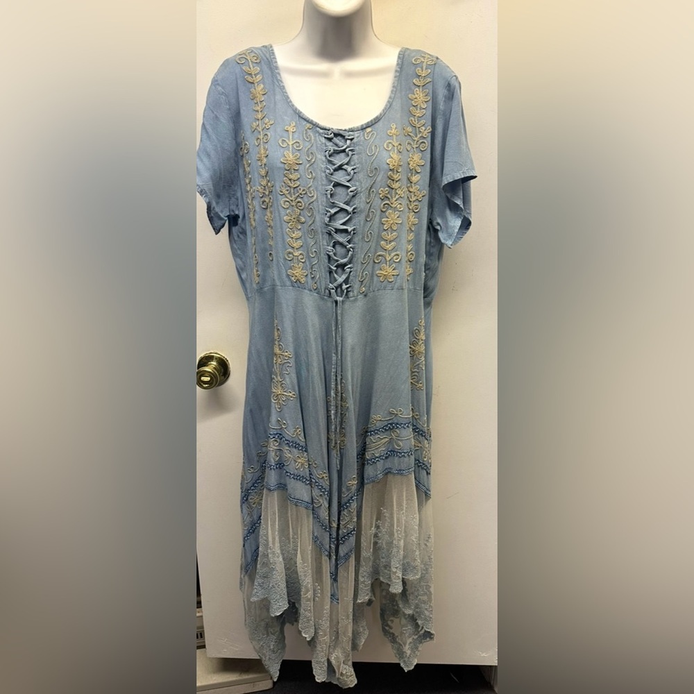 L/XL.   NWT.  Embroidered Blue Woman’s Dress.   CLGR09.
